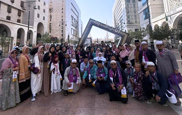 Dahlan Iskan Bersama Jemaah Bakkah Travel Ziarah Makam Rasulullah dan Baqi