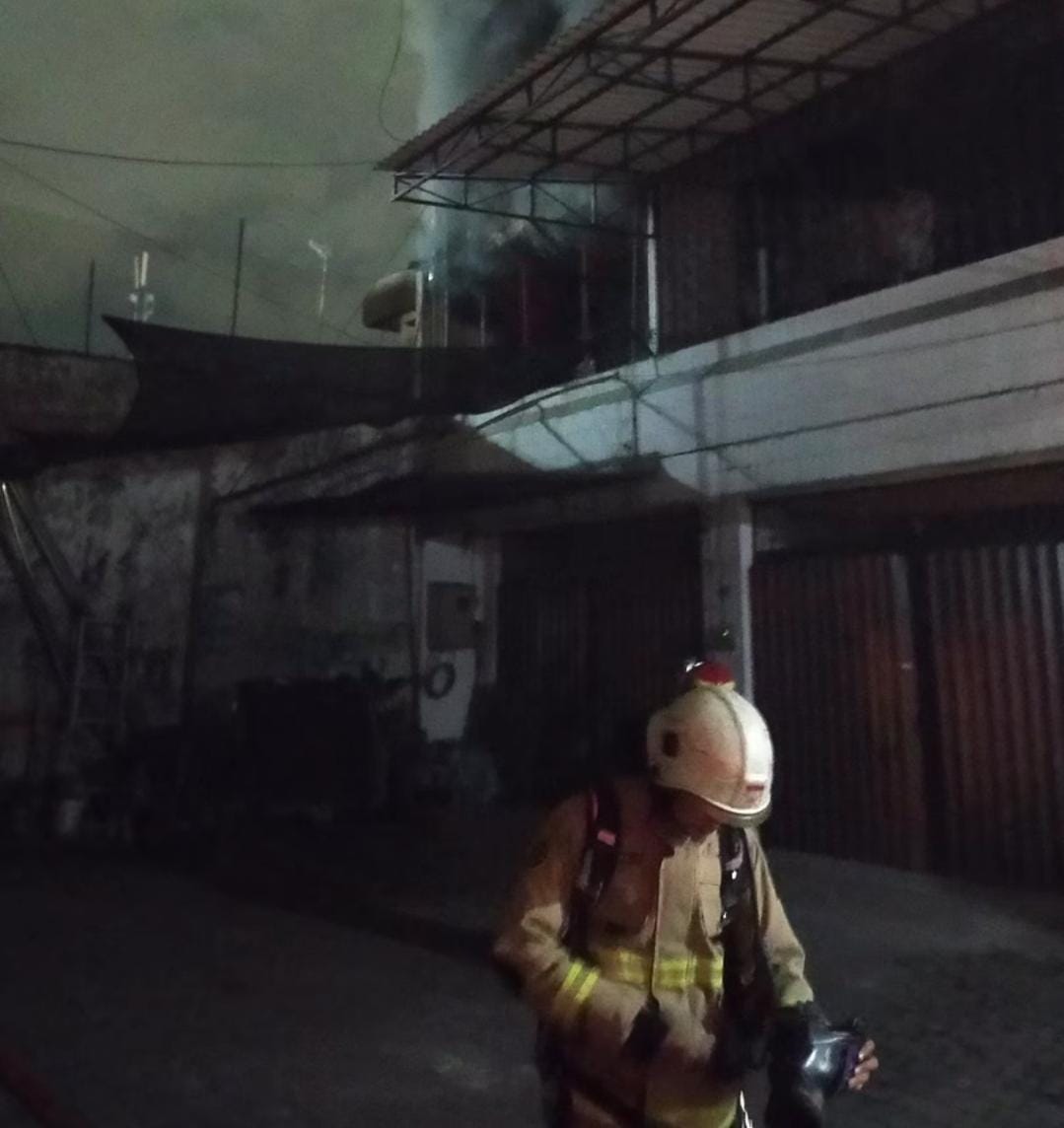 Ruko Empat Lantai Tambaksari Terbakar, Diduga Dipicu Korsleting Listrik