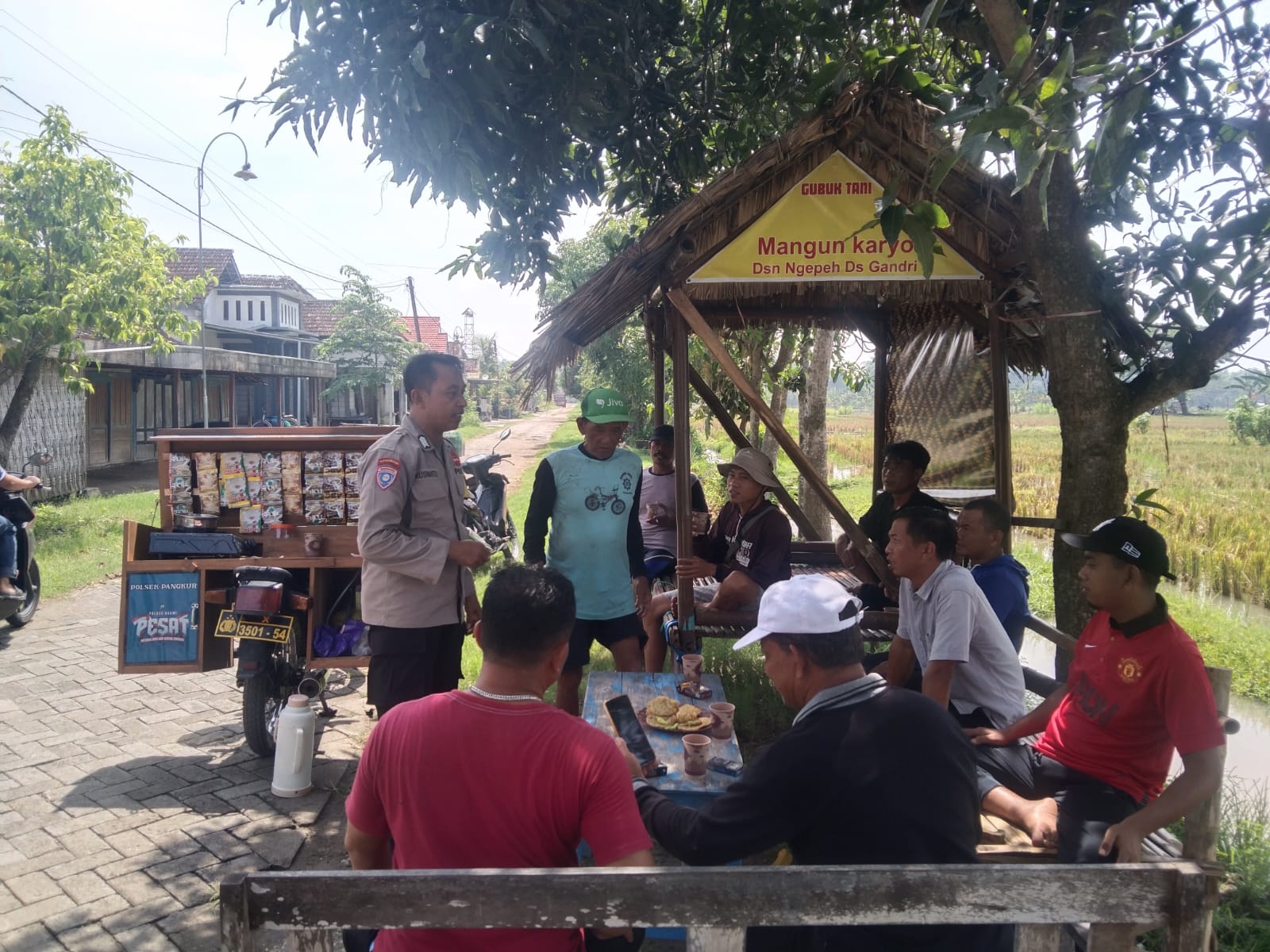 Program Ngobras Polres Ngawi Tuai Pujian Warga Pangkur