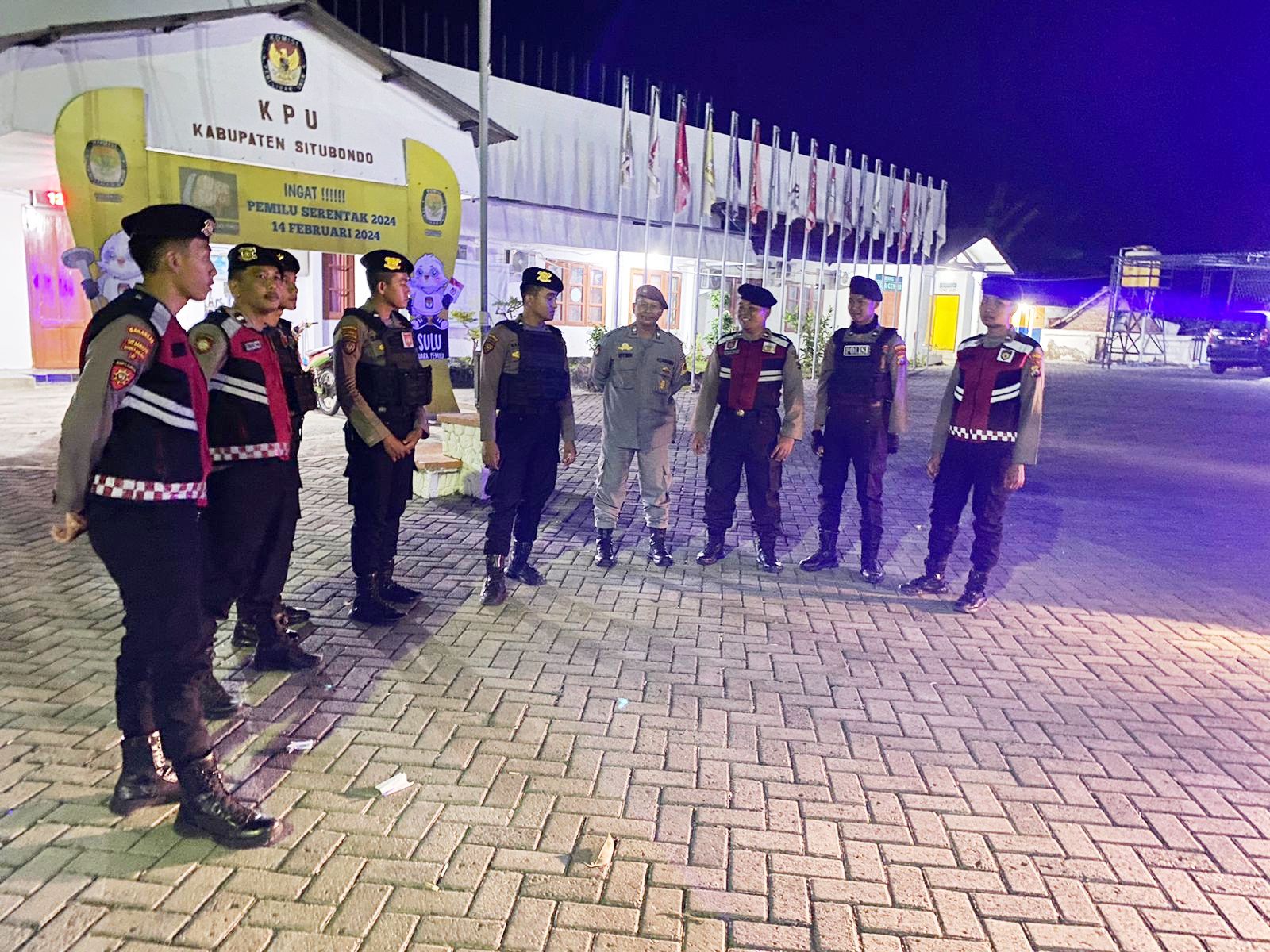 Kawal Tahapan Pemilu 2024, Polres Situbondo Siagakan Personel Pengamanan di Kantor KPU