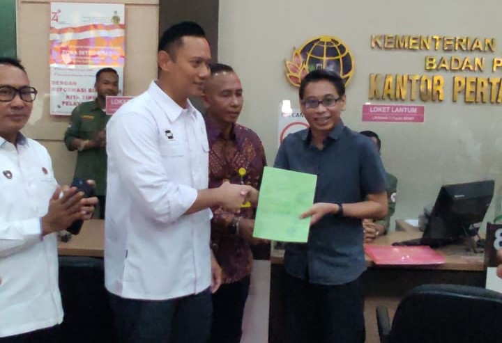 Kapolsek Bubutan Amankan Kunjungan Menteri ATR/BPN