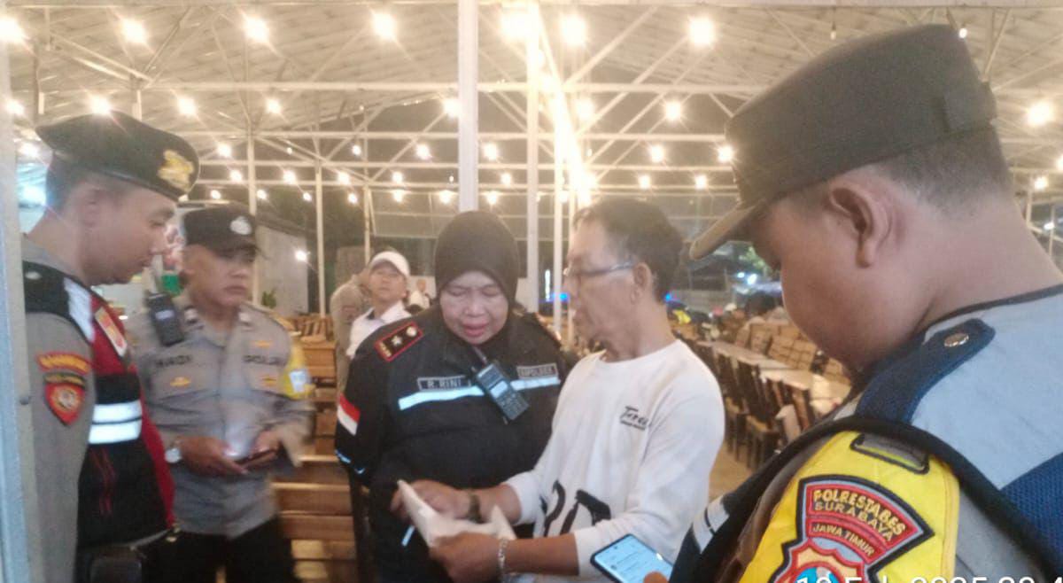 Polsek Karangpilang Gelar Patroli Yustisi 3 Pilar di Warkop Mastrip