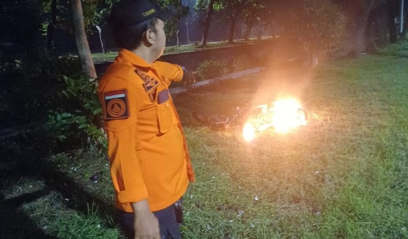 Tawuran Remaja Pecah di 2 Lokasi Kota Surabaya, Satu Tewas, Motor Dibakar