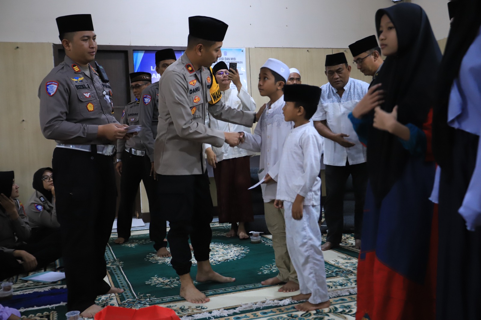 Kepedulian Polres Gresik di Bulan Suci Ramadan, Gelar Yasinan dan Buka Bersama Anak Yatim