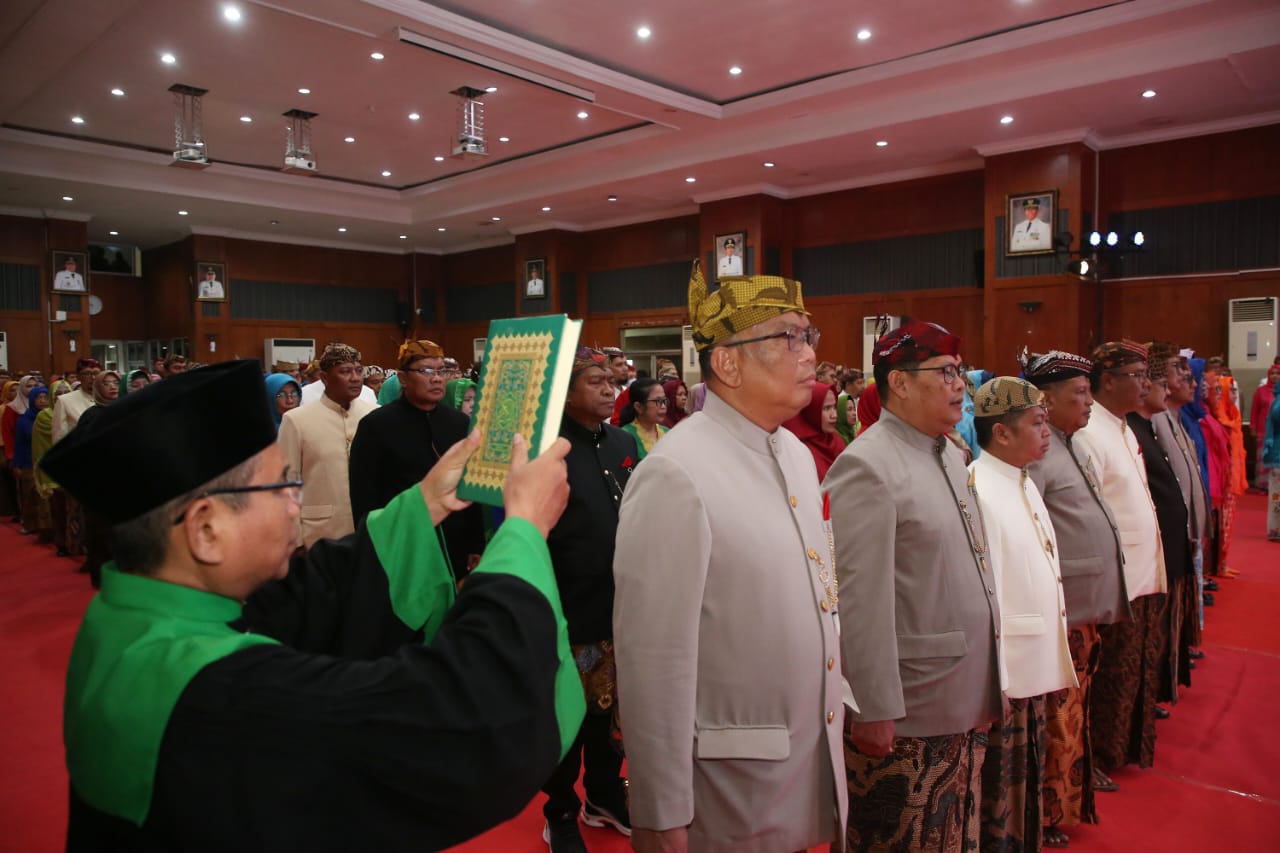 HUT ke-732 Surabaya: Wali Kota Lantik 223 Pejabat, Tekankan Rotasi untuk Peningkatan Kualitas Layanan