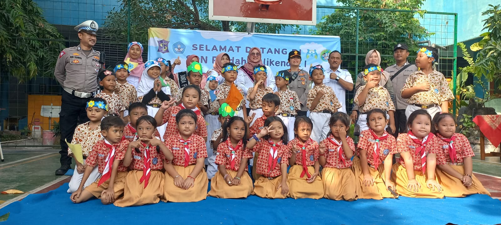 Kapolsek Dukuh Pakis dan Camat Hadiri Program Gemilang di SDN Pradah Kalikendal 1