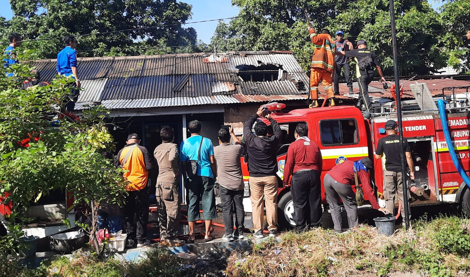 Korsleting Kipas Anging, Rumah Dinas Pengairan Pemkab Situbondo Hangus Terbakar