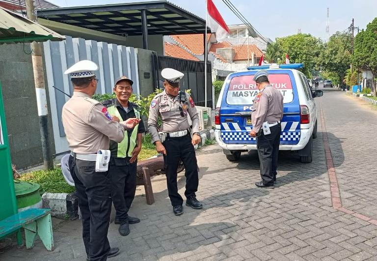 Polsek Gayungan Patroli Rutin Jaga Keamanan Warga dari Kejahatan
