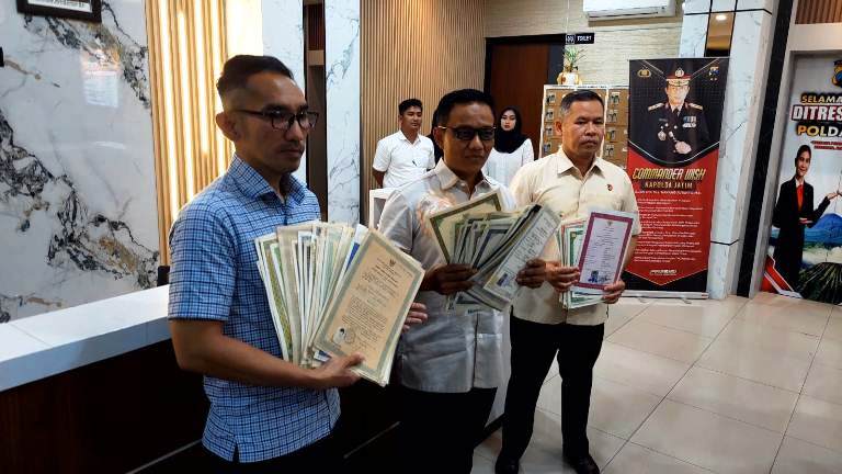 Tak Hanya Ijazah, Jan Hwa Diana Juga Tahan Dokumen Lain Milik Karyawan: Ini Rinciannya