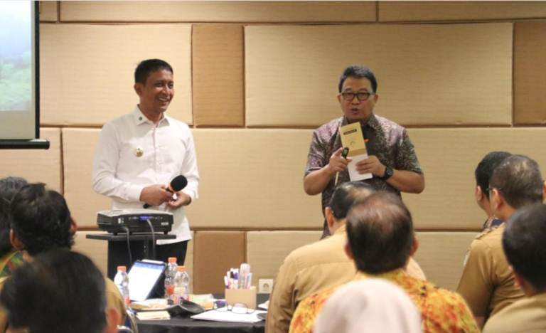 Bupati Setyo Wahono Ajak ASN dan Aparatur Desa Berkolaborasi Atasi Kemiskinan di Bojonegoro