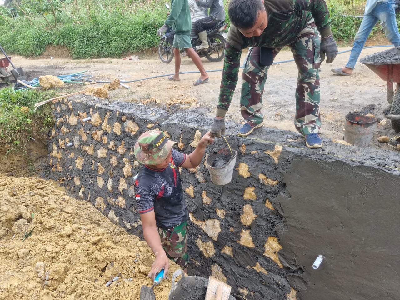 Dikebut Tanpa Henti, Plengsengan TMMD 127 di Mandala Kian Kokoh