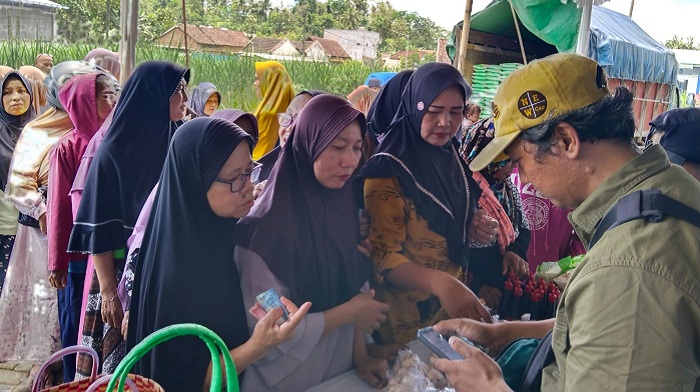 Pasar Murah di Tangkilsari Malang, Warga Serbu Beras dan Tepung
