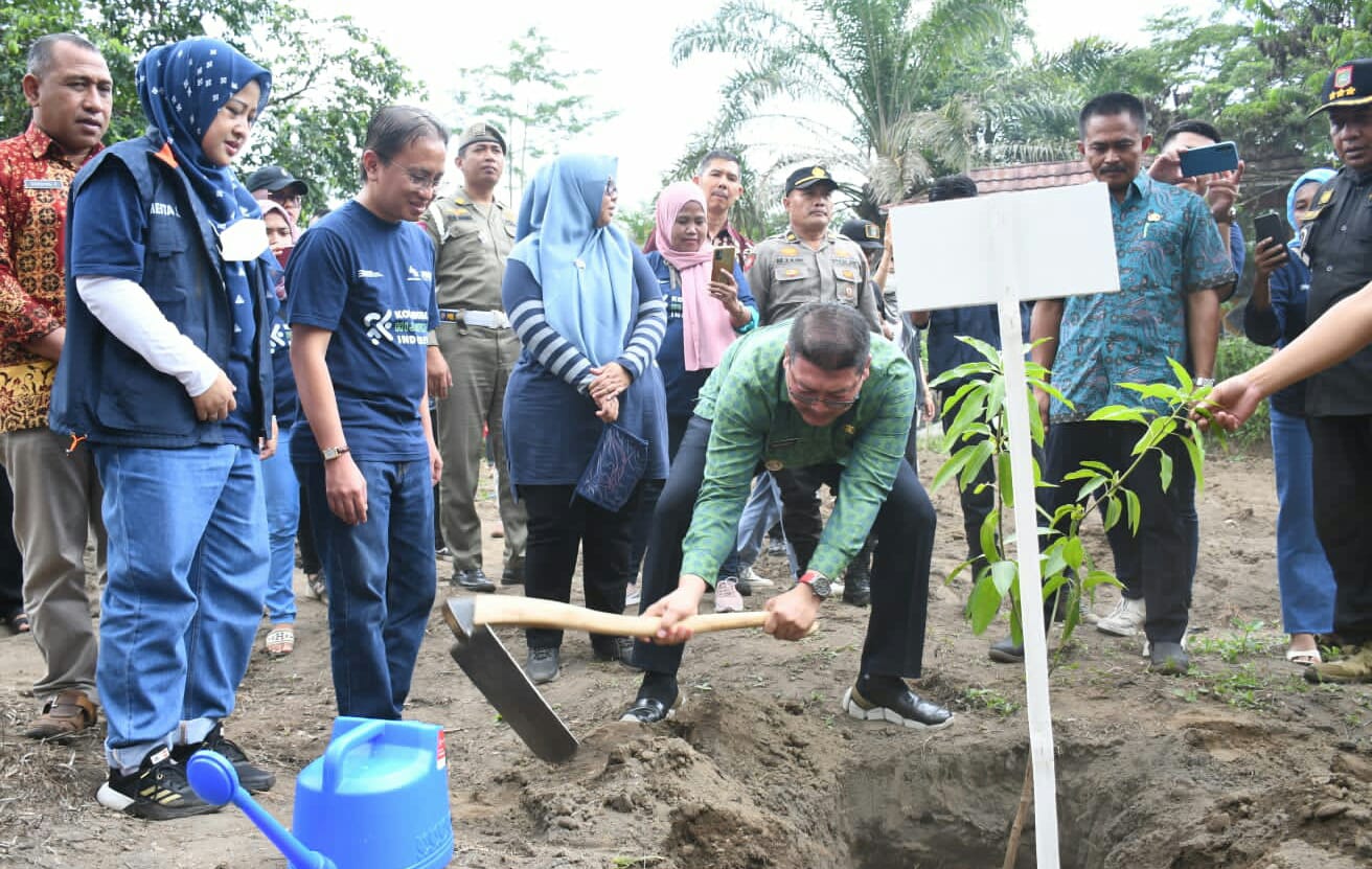 Penghujung Tahun, PJT I dan PNM Hijaukan Brantas Hulu