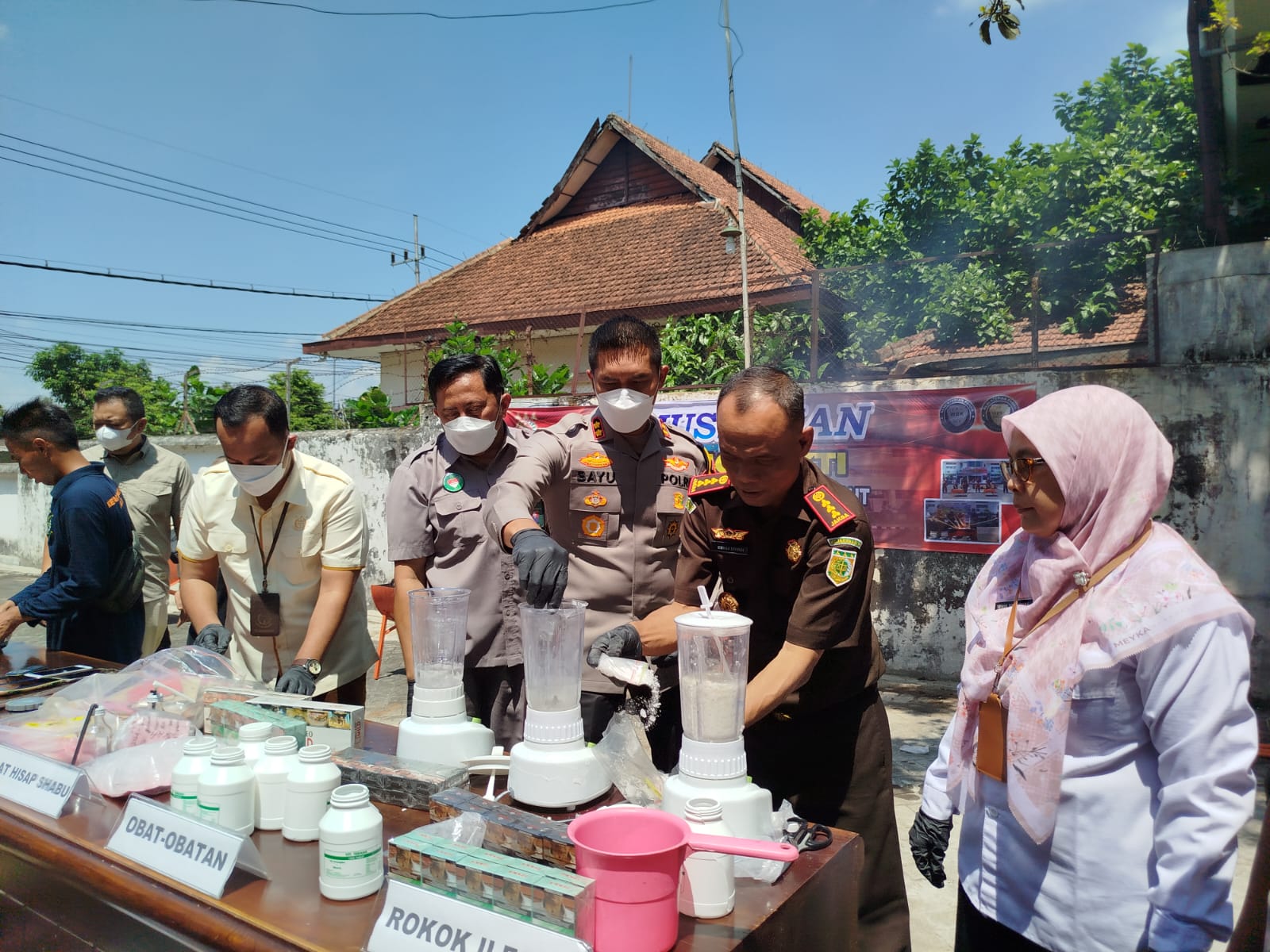 Kapolres dan Kajari Jember Musnahkan Sabu dan Okerbaya Serta Ribuan Batang Rokok dari 185 Putusan Inkracht