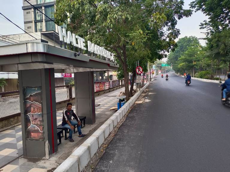 Halte dan Pedestrian Terisolasi, Imbas Peninggian Jalan Mayjen Sungkono