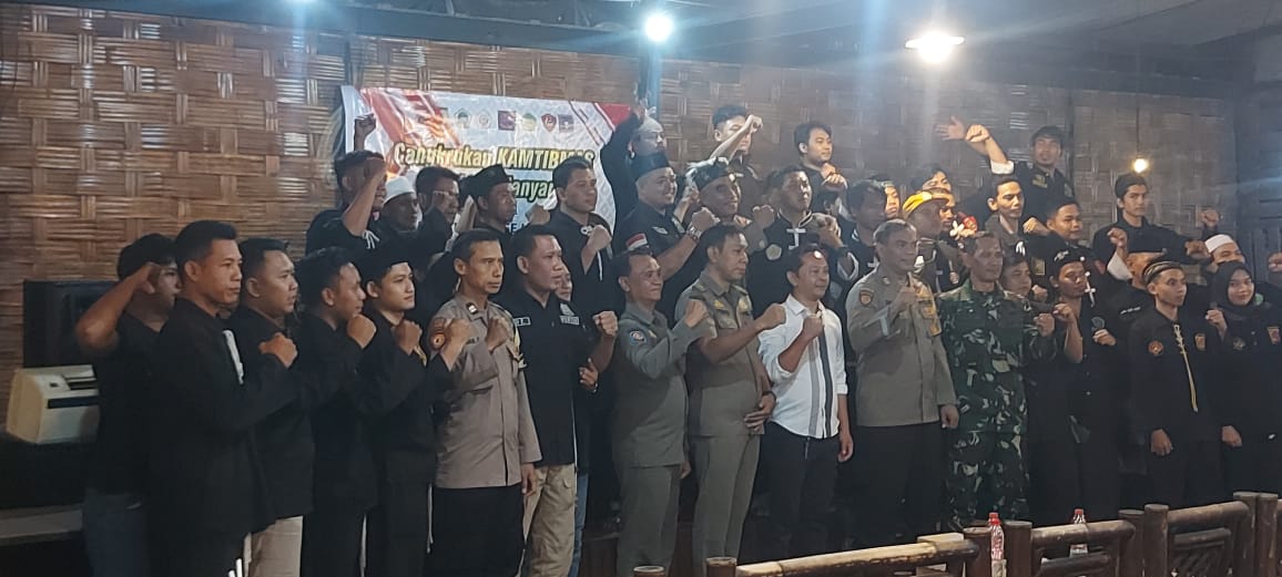 Polsek Manyar Jalin Kemitraan dengan Perguruan Silat melalui Cangkrukan Kamtibmas