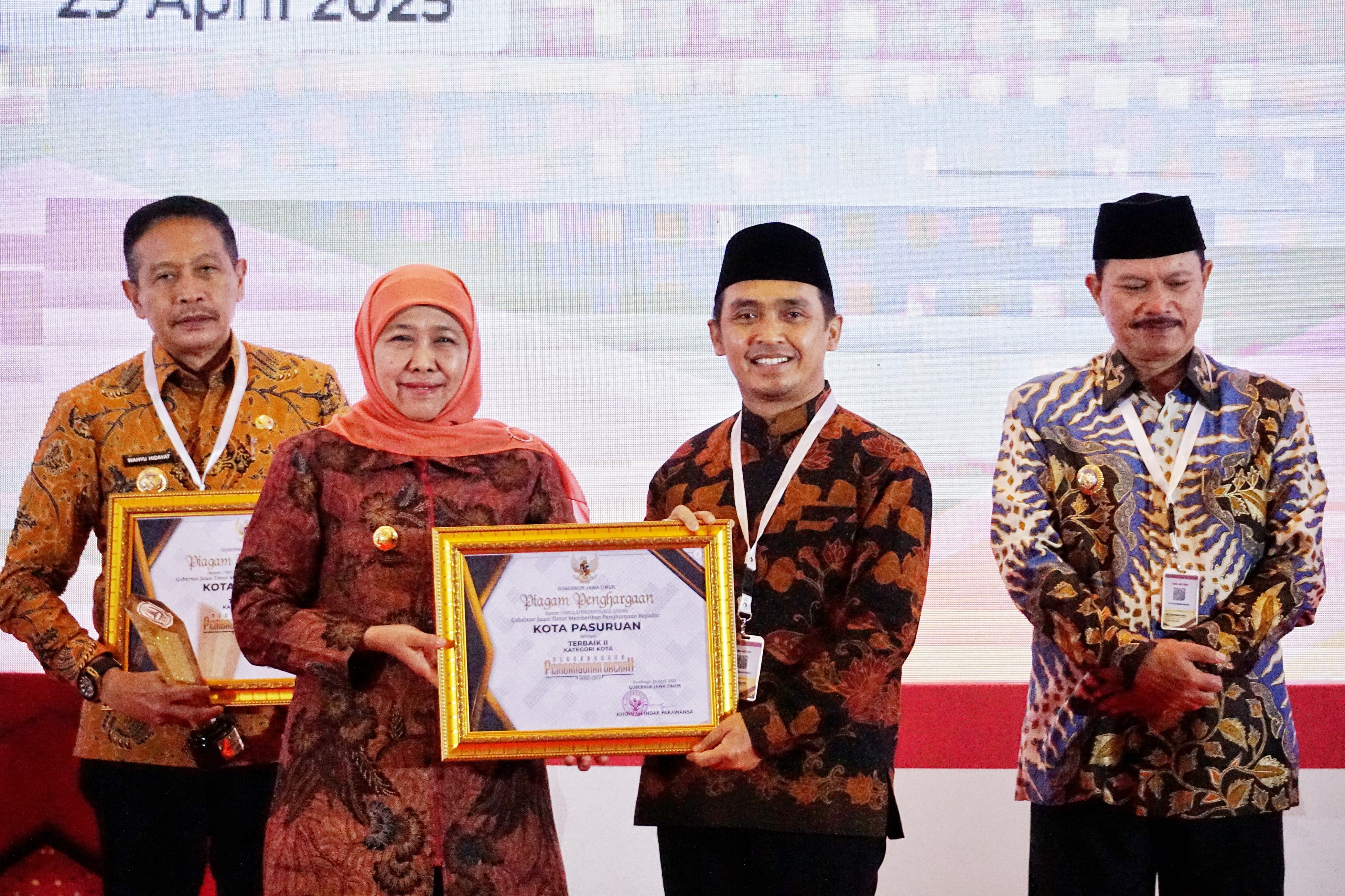 Pemkot Pasuruan Raih Penghargaan Pembangunan Daerah Terbaik Kedua se-Jawa Timur