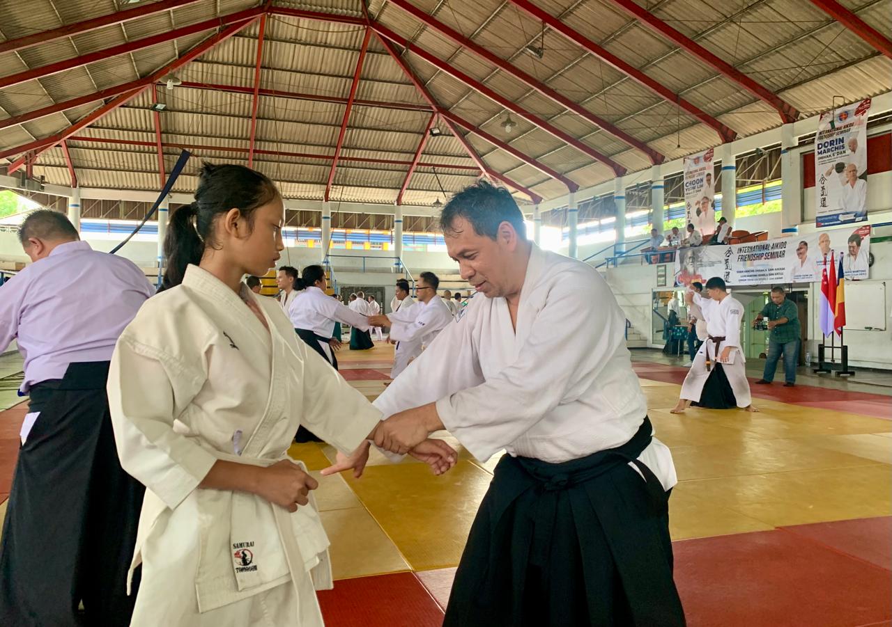 Bertandang ke Surabaya, Master Aikido Asal Rumania Asah Kemampuan Praktisi Bela Diri Lokal