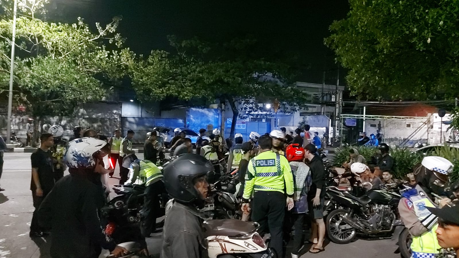 Satlantas Polrestabes Surabaya Razia Balap Liar dan Pemabuk 