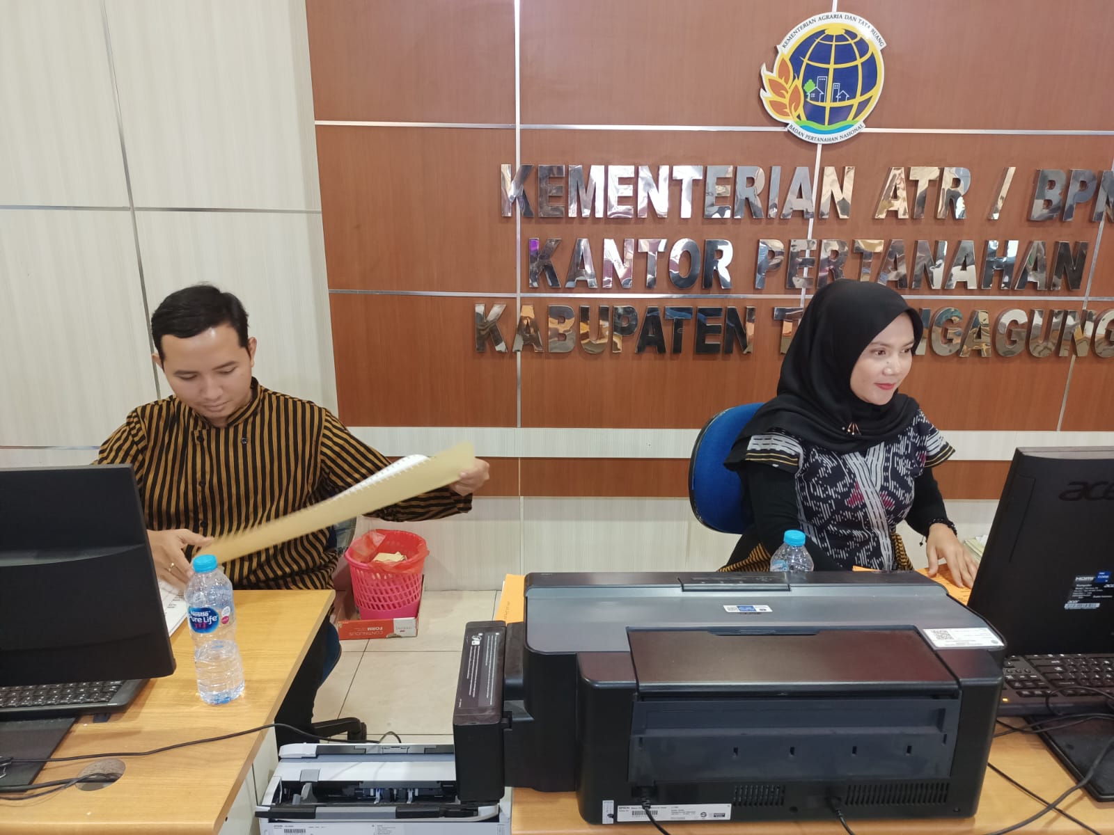 Semarakkan Hari Jadi Ke- 819 Kabupaten Tulungagung, Pegawai ATR/BPN Kenakan Pakaian Adat Jawa