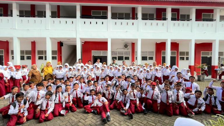 Kapten Cba Joko Wulyo Hadiri Upacara Bendera di SDN Barkot 1 Pamekasan