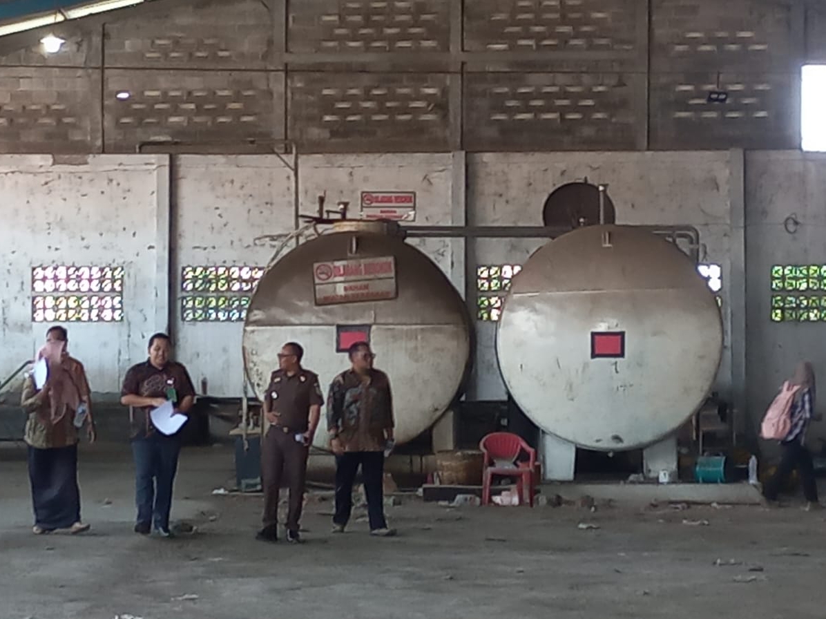 Hakim, JPU, dan PH Cek Gudang Solar Ilegal Pasuruan