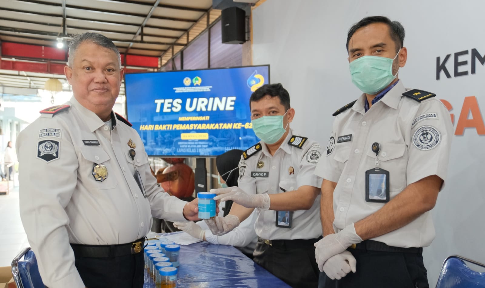 Wujudkan Zero Halinar, Ratusan Petugas Lapas dan Bapas Malang Jalani Tes Urine