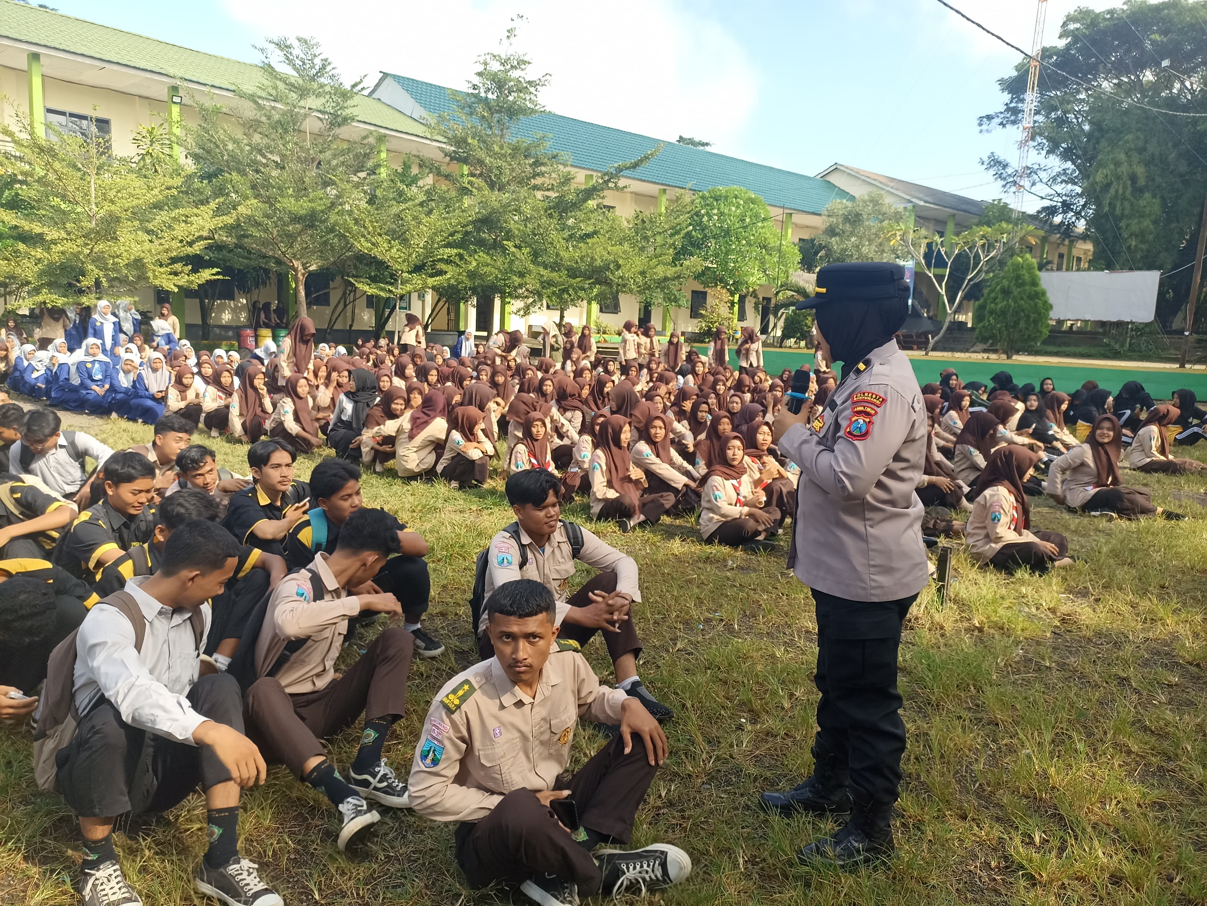 Polresta Banyuwangi Gelar Pembinaan Pelajar, Tanamkan Disiplin dan Cinta Tanah Air Sejak Dini