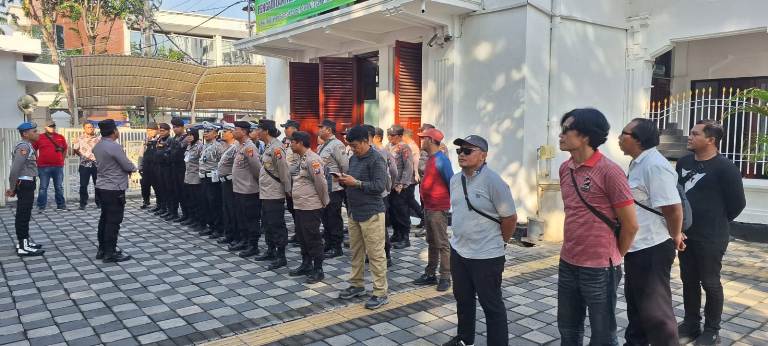 Polsek Sawahan Gelar Apel Pengamanan Sidang Perdata di PN Surabaya
