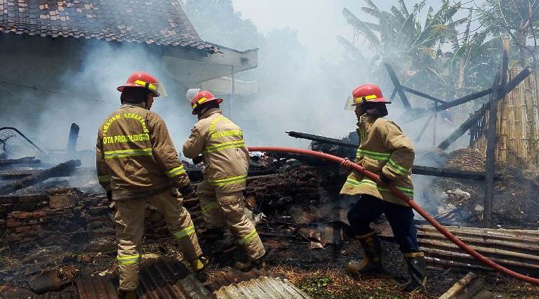 Rumah Kontrakan di Probolinggo Ludes Terbakar