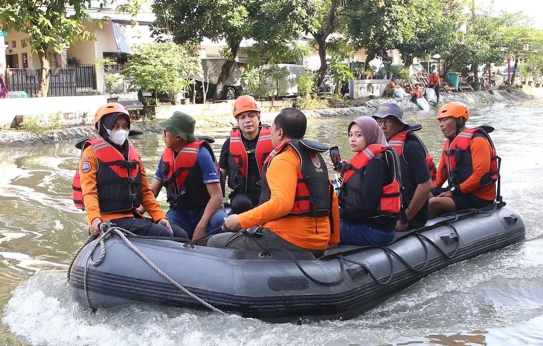 Peringati Hari Bumi Sedunia, Pemkot Surabaya Bersama Perumda Surya Sembada dan Potas Bersih-bersih Kalimas