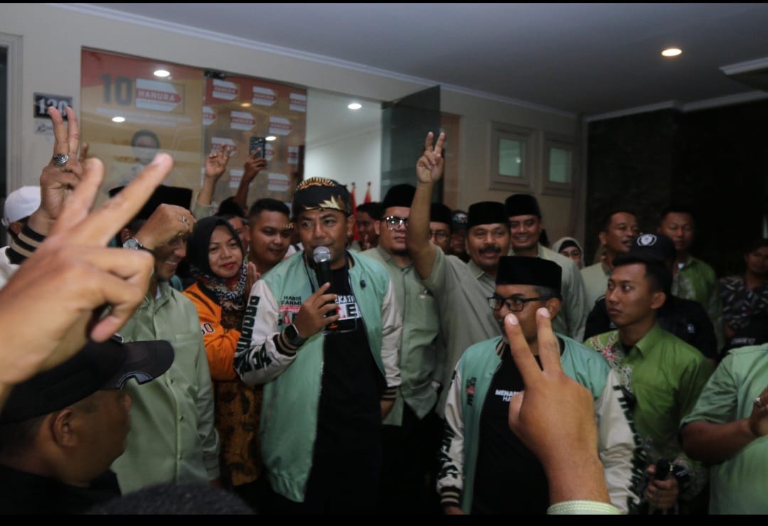 Debat Pilbup Probolinggo Diselenggarakan di Surabaya, Simpatisan Gus Haris-Ra Fahmi Membludak 