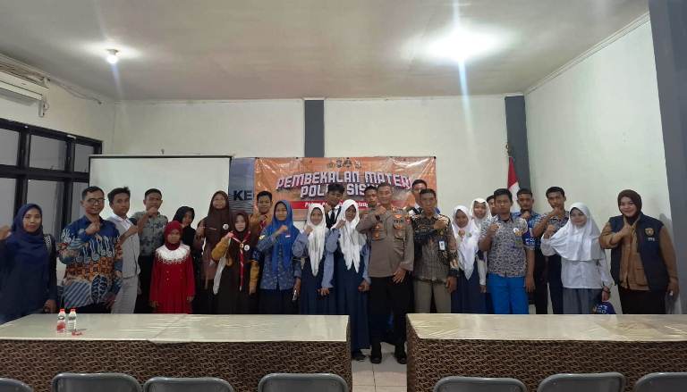 Polres Pelabuhan Tanjung Perak Beri Pembekalan Polisi Siswa di Kecamatan Semampir