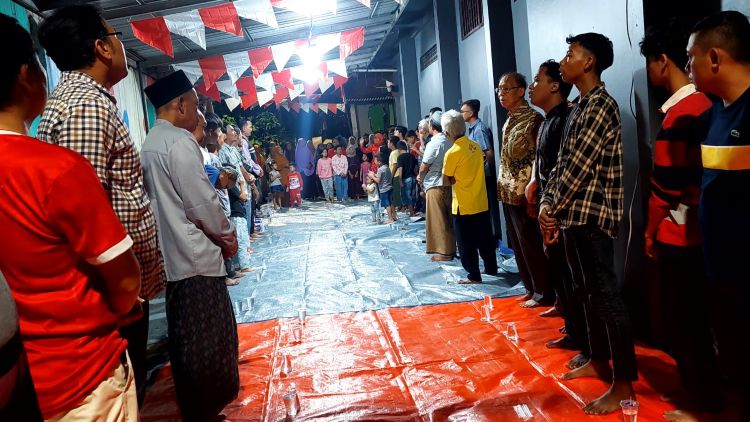 Lewat Tradisi Barikan, Warga RT 01 RW 09 Ngagelrejo Surabaya Perkuat Silaturahmi