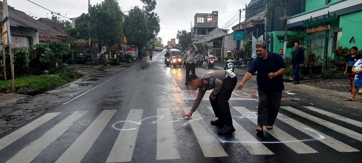 Pengendara Motor Tewas Kecelakaan di Jalan Raya Bukit Berbunga Kota Batu