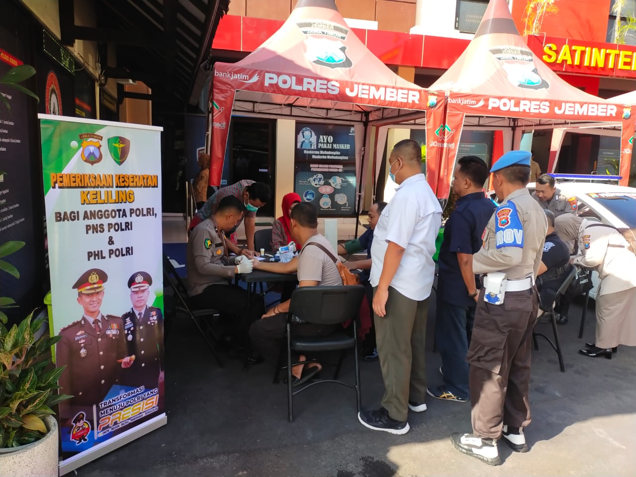 Jaga Kesehatan Anggota Polri, Sie Dokkes Polres Jember Lakukan Pemeriksaan Kesehatan Keliling