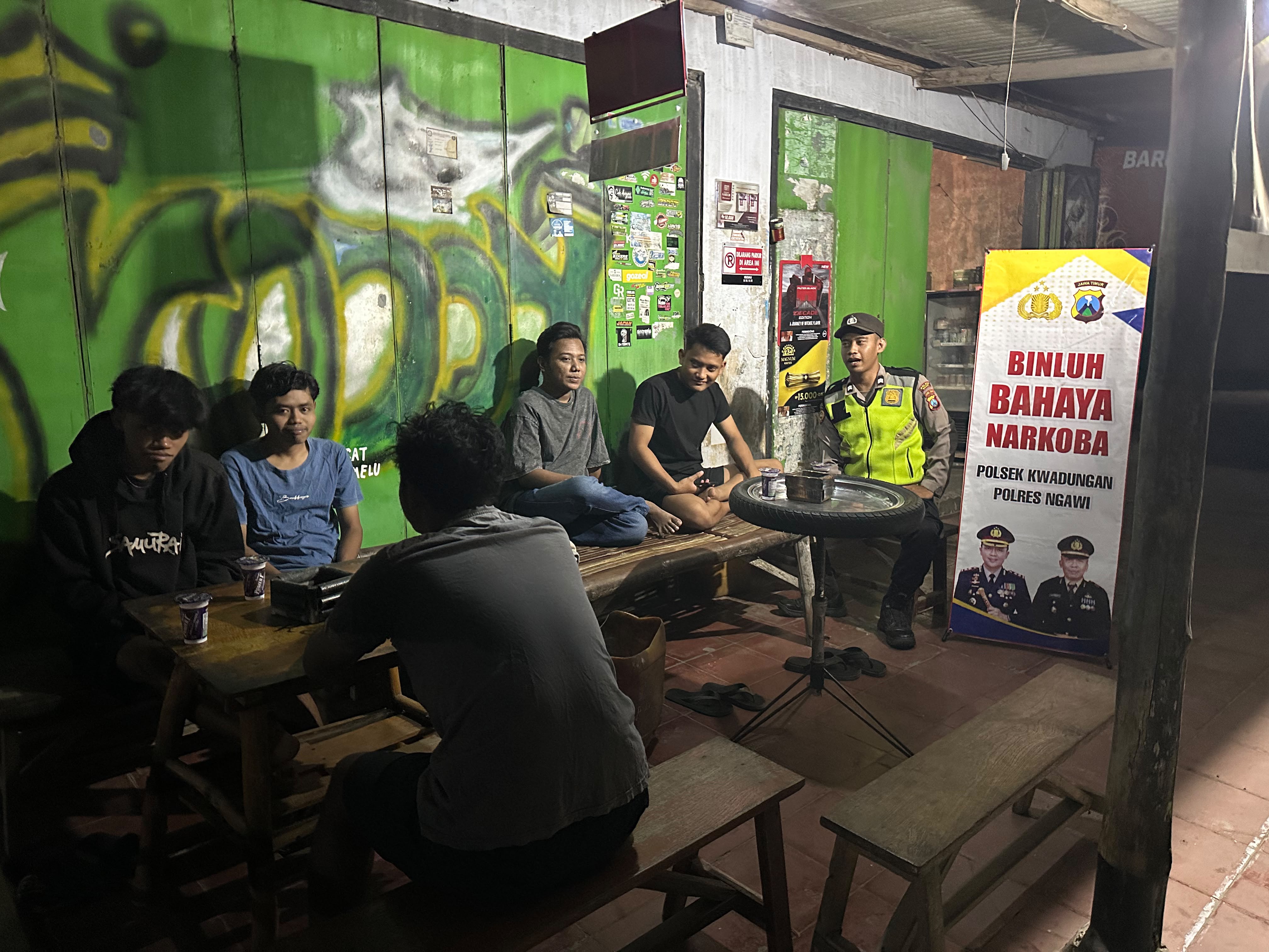 Cangkrukan di Warung, Polisi Edukasi Warga Bahaya Narkoba