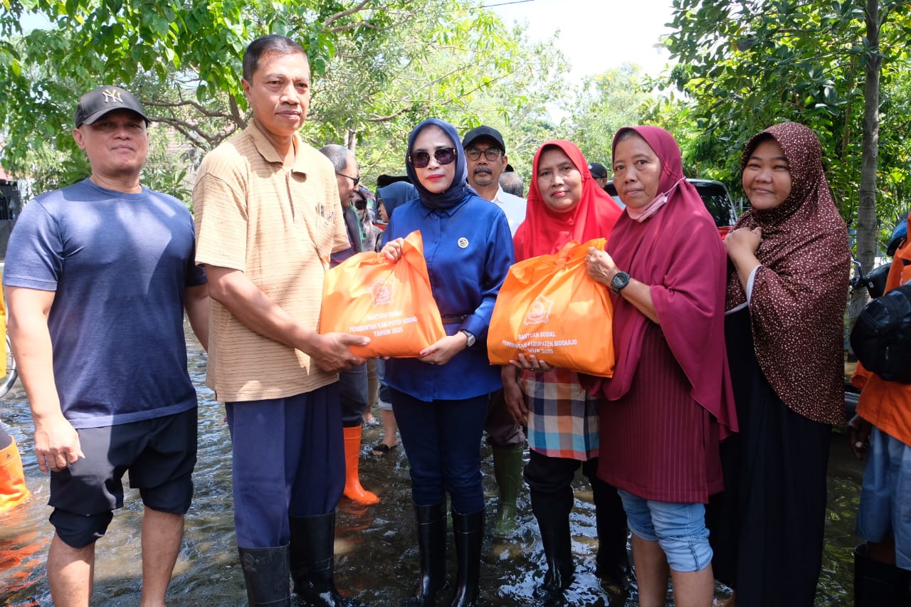 Wakil Bupati Bersama Forkopimda Sidoarjo Bantu Korban Banjir