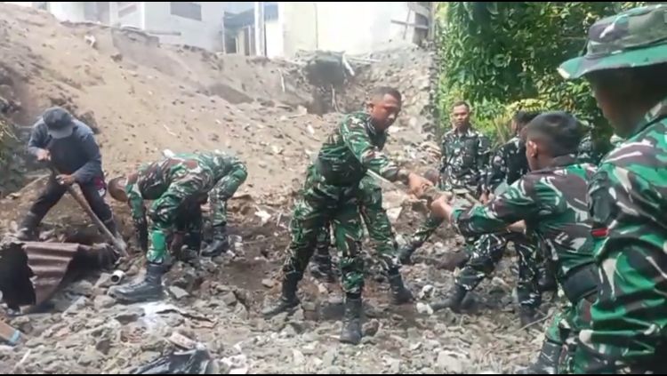 Respons Cepat TNI Tangani Dampak Gempa M 7,6 Sulawesi Utara 