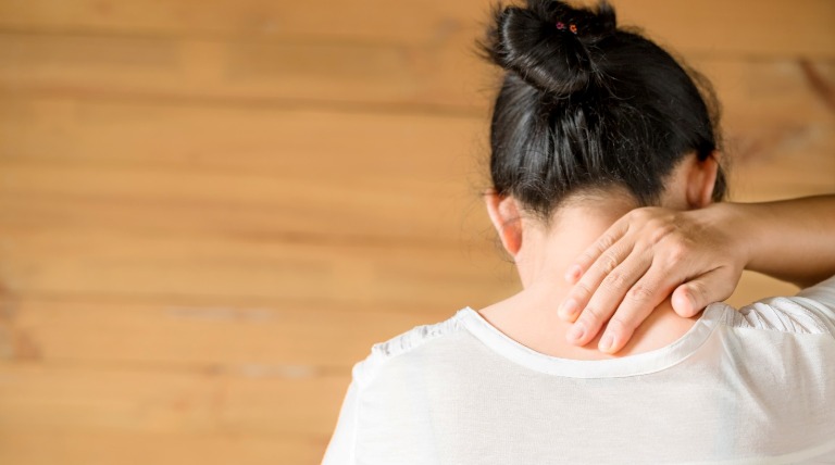Leher Belakang Kaku dan Sakit, Ini Penyebab yang Sering Terjadi