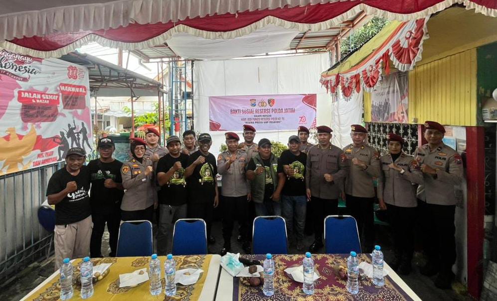 Polda Jatim Salurkan Bantuan Kasih Sayang untuk Anak Difabel di Simokerto