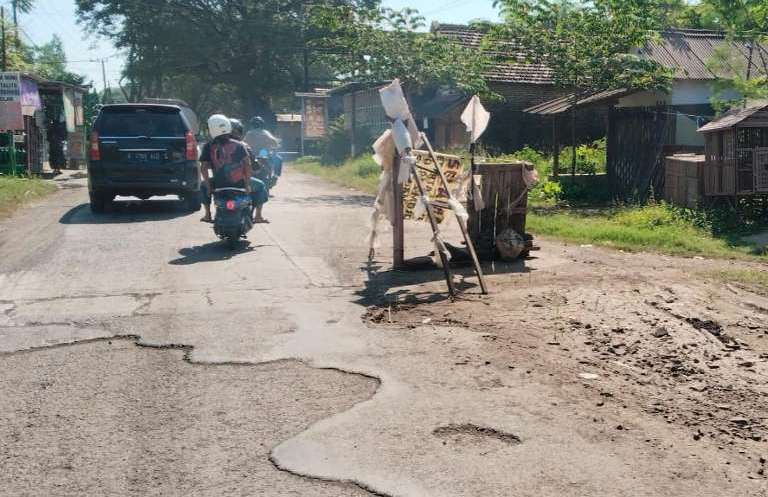 Jalan Penghubung Ngopak-Banyubiru Rusak Parah, Warga Pasuruan Timur Geram