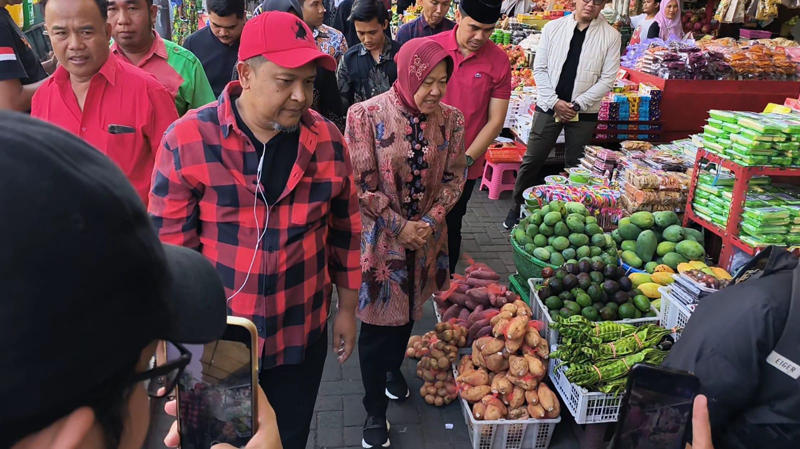 Tri Rismaharini Disambut Harapan Pedagang Pasar Lekok untuk Kebangkitan Ekonomi