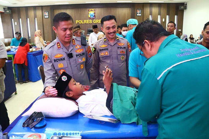 Polres Gresik Gelar Khitanan Massal Meriahkan Hari Bhayangkara Ke-79