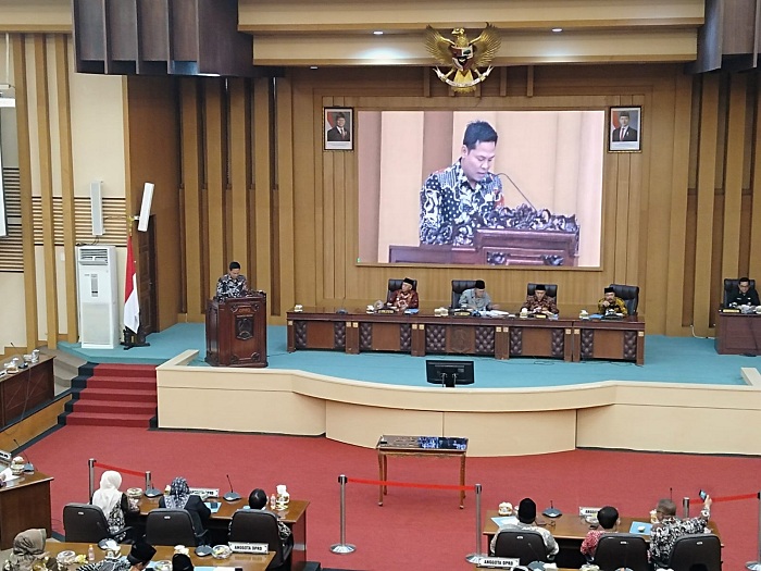 Paripurna DPRD Kabupaten Malang: Fraksi PDI-P Soroti Pendapatan, Fraksi PKB dan Lain Tagih Janji Kampanye