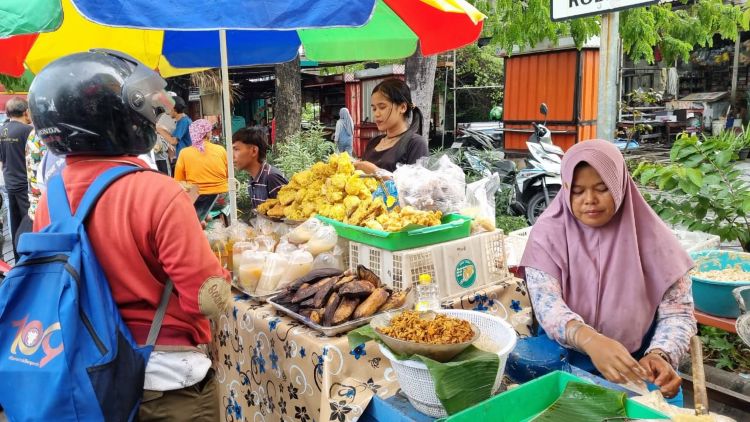 Berburu Takjil Ramadan di Surabaya, Kampung Kue Rungkut Jadi Jujugan Warga