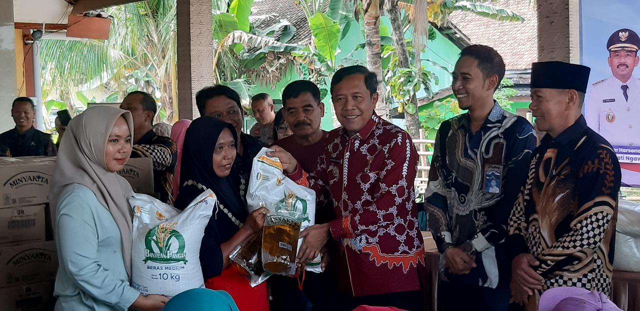Wabup Ngawi bersama Perum Bulog Kantor Cabang Madiun Launching Penyaluran Bahan Pangan