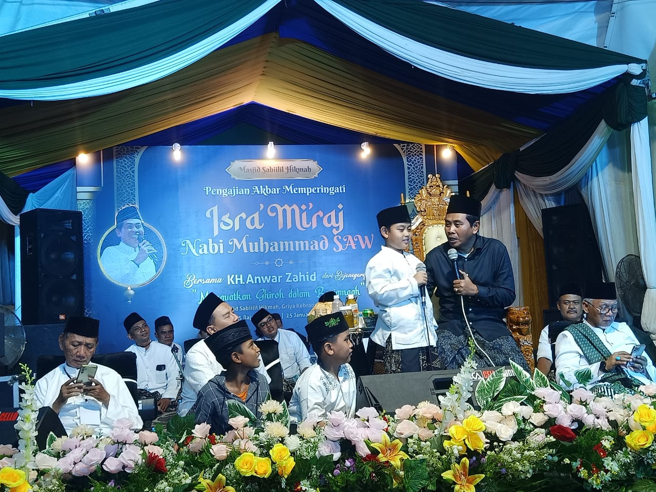 Pengajian Akbar Peringatan Isra Miraj di Griya Kebraon, KH Anwar Zahid Beri Solusi Hadapi Musibah