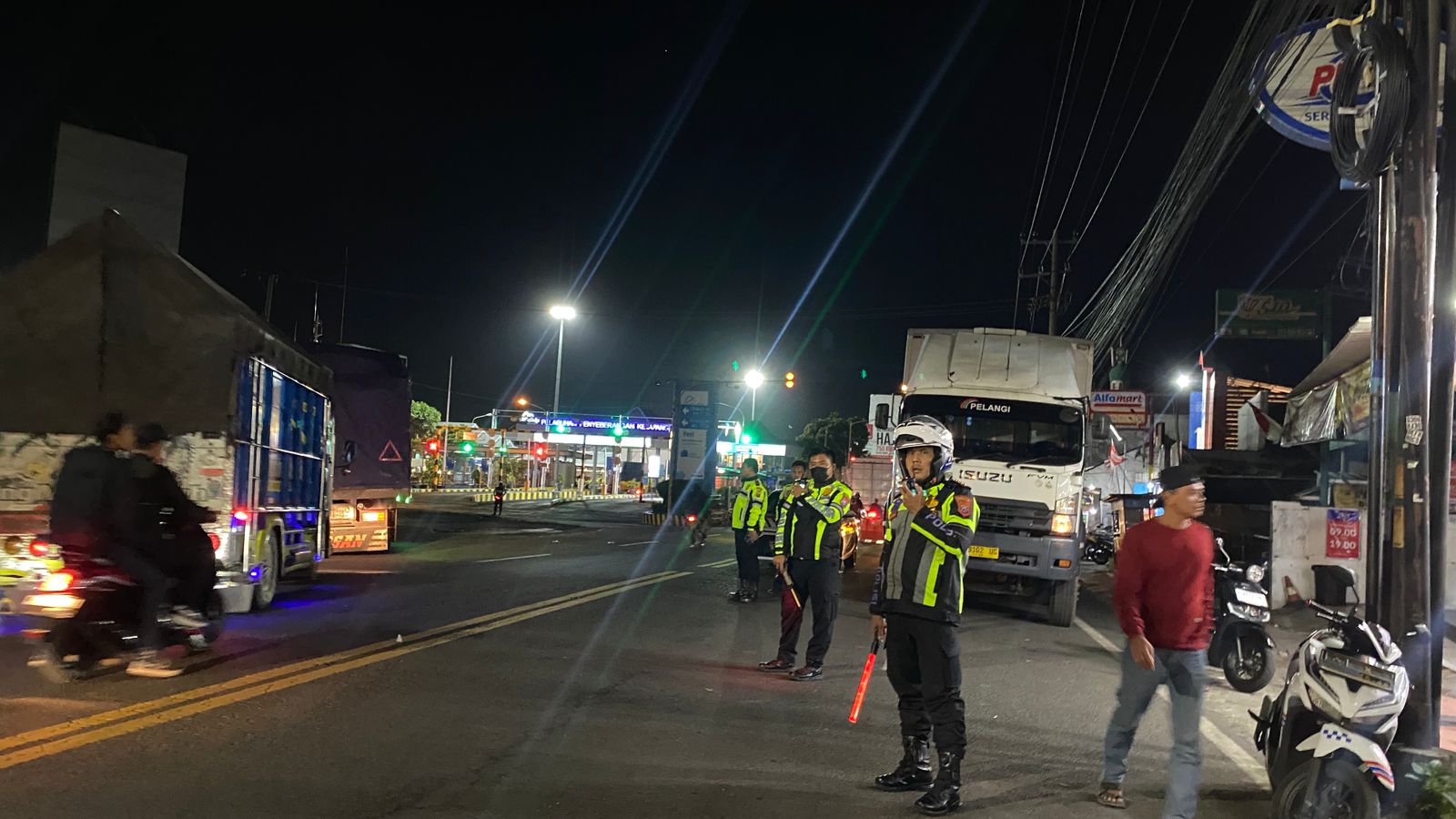 Polresta Banyuwangi Sigap Atasi Kepadatan Kendaraan di Jalur Pelabuhan Ketapang