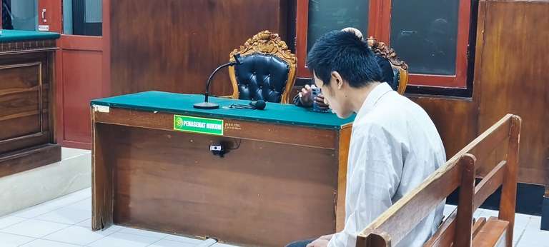 Ganja Online Berujung Jeruji Besi: Farizal Dituntut 6 Tahun Penjara